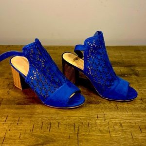 Blue Heels dress/outdoor shoes. Women, size 9